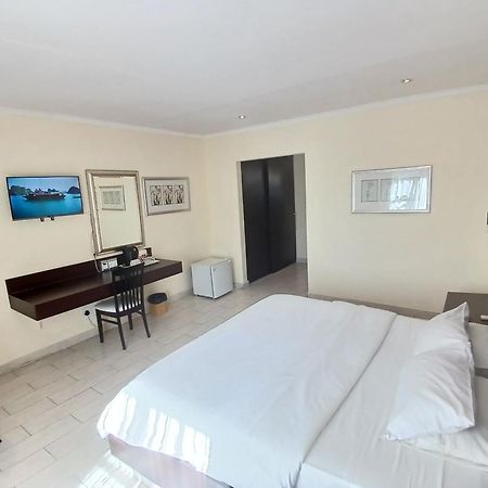Villa Via Hotel Midrand Extérieur photo