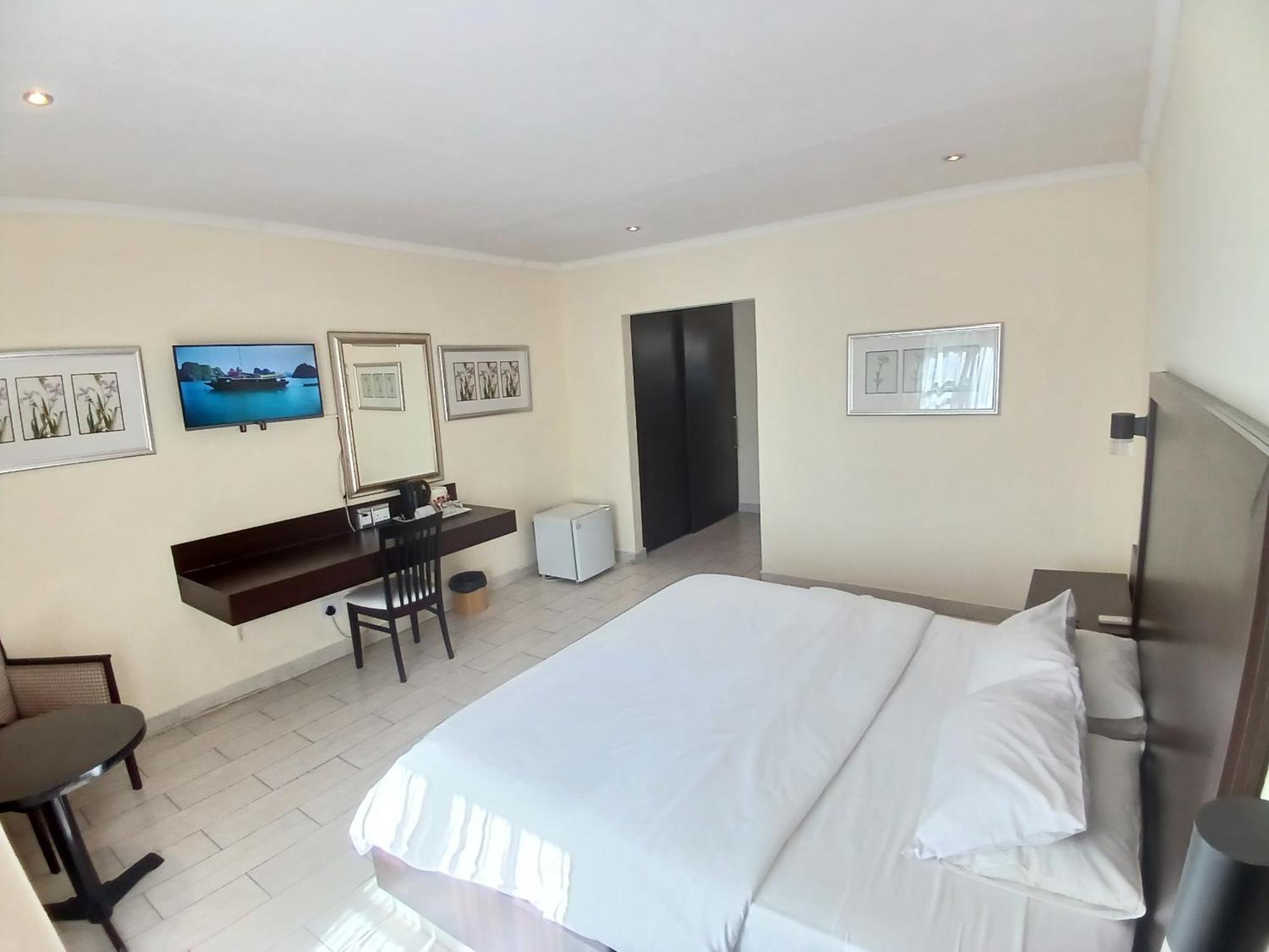 Villa Via Hotel Midrand Extérieur photo