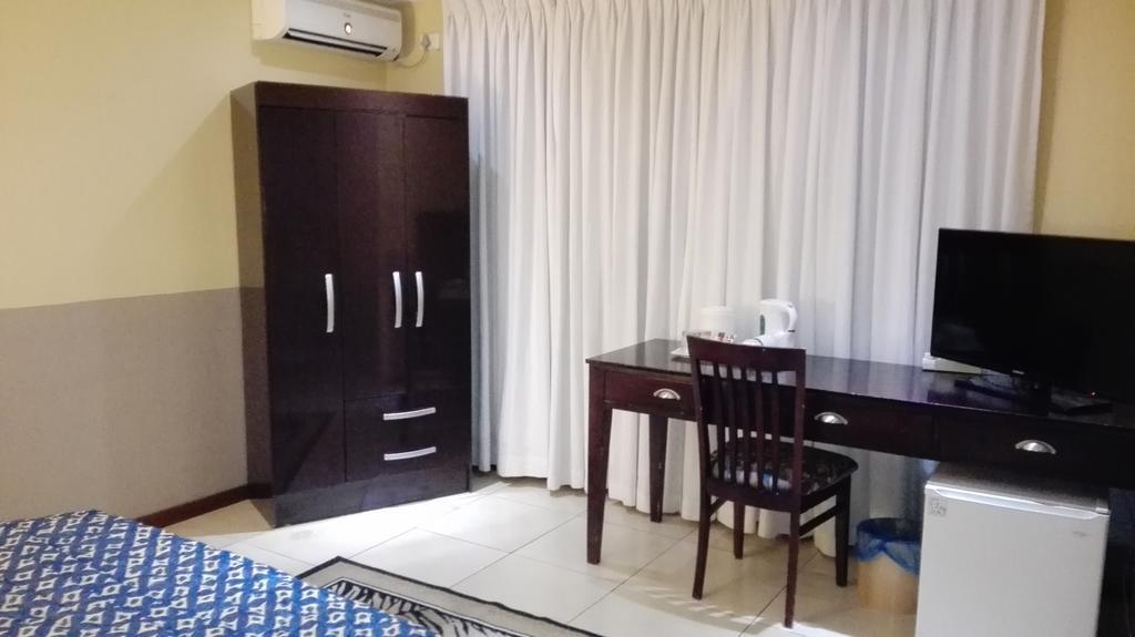 Villa Via Hotel Midrand Extérieur photo