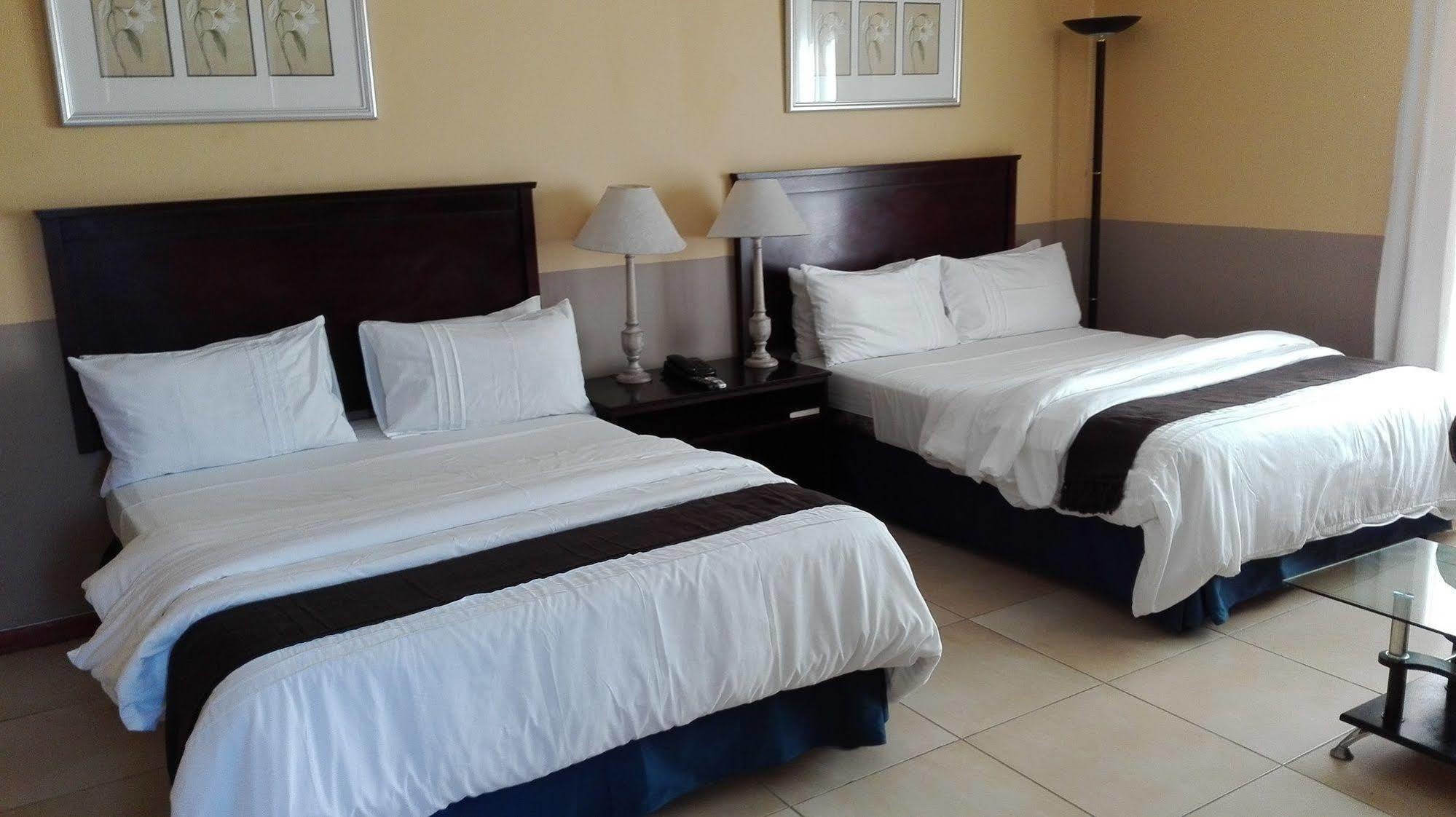 Villa Via Hotel Midrand Extérieur photo
