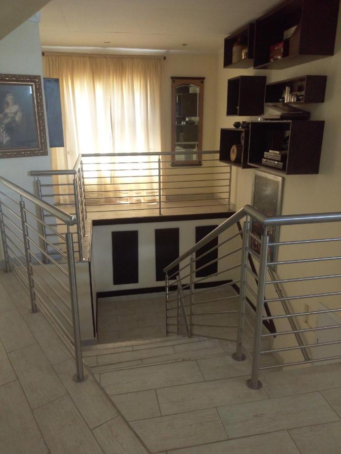 Villa Via Hotel Midrand Extérieur photo